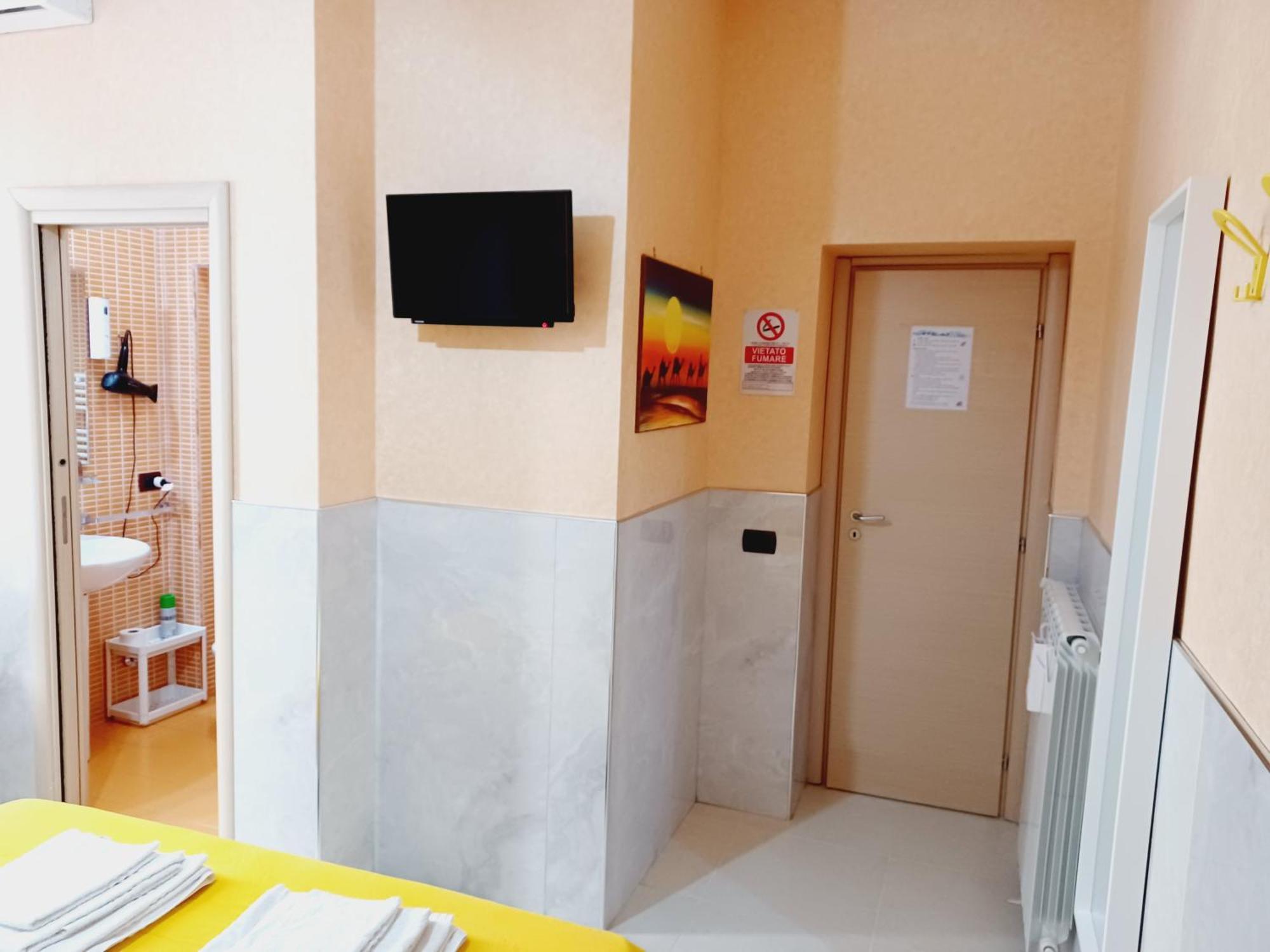 B&B Quattro Palazzi Napoli Centro Bagian luar foto