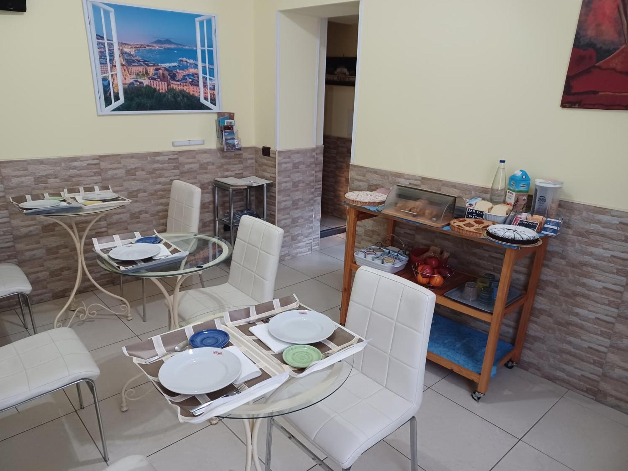 B&B Quattro Palazzi Napoli Centro Bagian luar foto